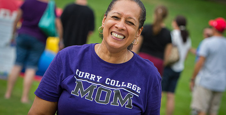 A Curry College mom with a t-shirt that reads, 'Curry College Mom'