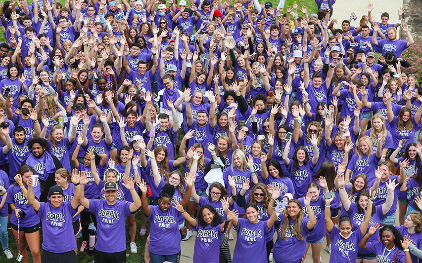 Curry College students pose for a class photo during Welcome Weekend