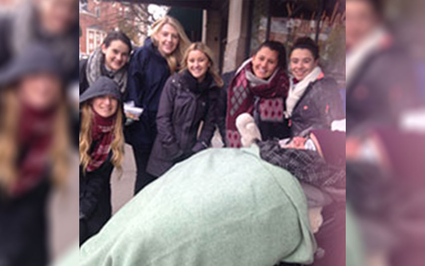 School of Nursing students help the homeless.