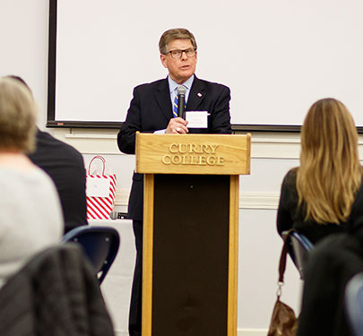 Senior Lecturer Bob MacNeil served as host of the Spring Internship Seminar Dinner.