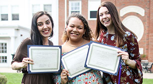 Curry College students collaborate with faculty in the science lab