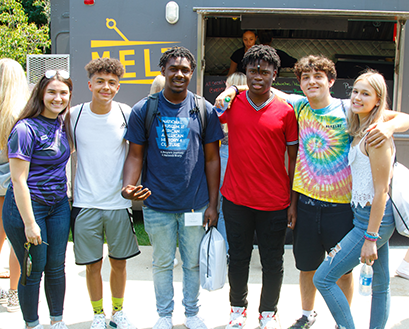 Students pose for a picture at Orientation