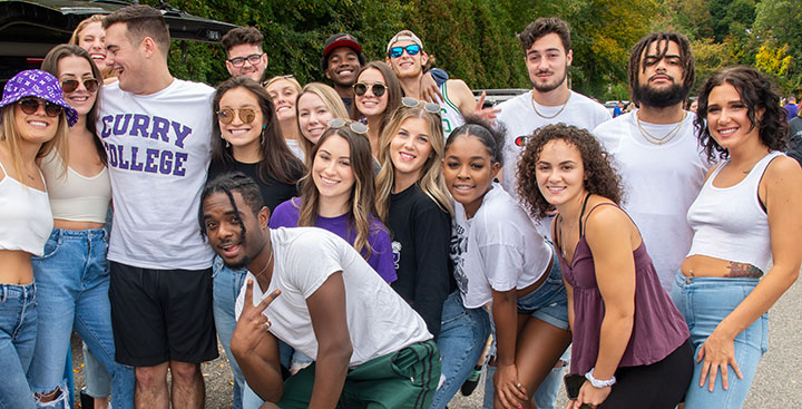 Students pose for a photo at Homecoming and Family Weekend