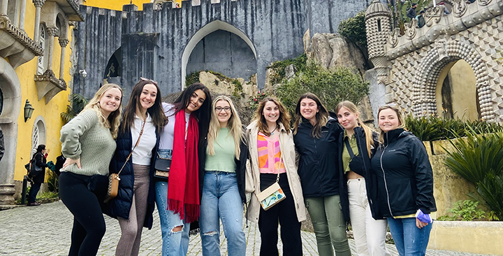 Curry College Students in Italy